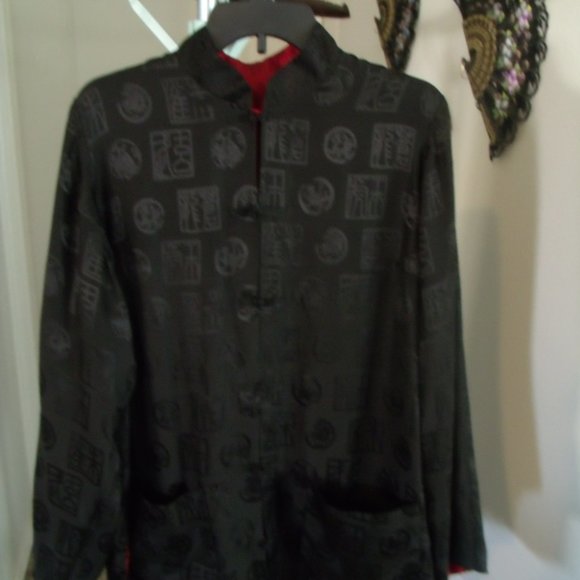 Large Black and Red Japanese Reversible Blouse - Picture 4 of 7